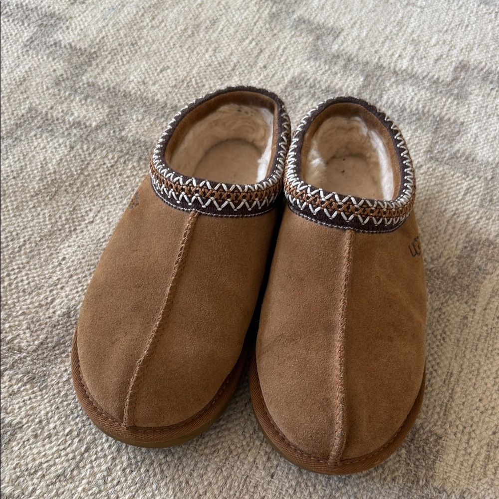 Ugg Tasman slippers size 9 women’s